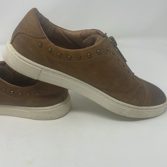 Frye & Co. Brown Leather Antique Gold Zipper Studded Sneakers Size 7